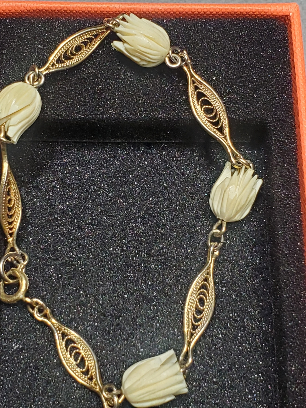 Vtg 10kt Gold-filled Fillagree Bracelet w/ Cream Floral Carved Rosebuds 7 1/2"